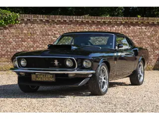 Ford Mustang 302 Fastback "Bare metal restoration" Restored in a workshop packed with muscle cars - 