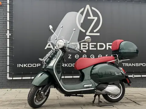Piaggio Vespa GTS 300 Super ABS AKRAPOVIC*UNIEK*SPECIALE*GREEN&RED