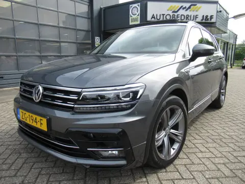 Volkswagen Tiguan 1.5 TSI ACT Highline Business R / AUTOMAAT / PANO / ACC / Carplay / Stoelverwarmin