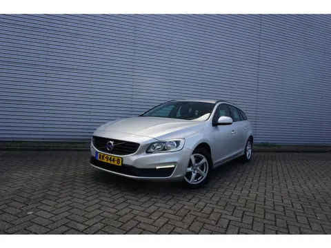 Volvo V60 2.0 D3 Kinetic AUTOMAAT - Climate / Navi / Cruise / Stoelverw. / Parkeers. / Lm velgen
