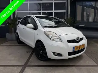 Toyota Yaris 1.3 VVTi Aspiration Automaat Navi PDC! Inruil mogelijk!