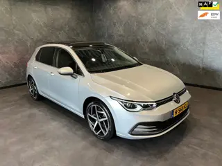 Volkswagen Golf 1.5 eTSI Style DSG AUTOMAAT NAP PANO
