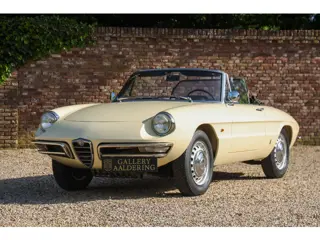 Alfa Romeo Spider Duetto 1600 Restored condition - A restoration from the days when NOS parts were r