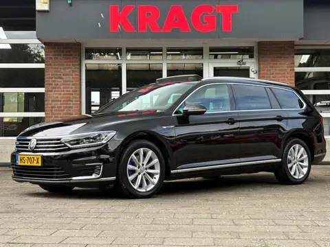 Volkswagen Passat Variant Highline 1.4 TSI GTE - Panodak - LED - Trekhaak - adapt. cruise - zeer com