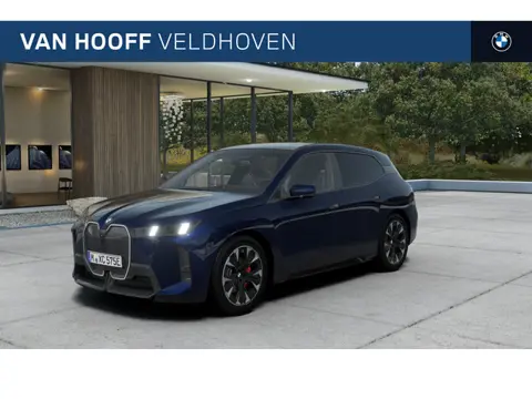 BMW iX xDrive60 M Sport / Panoramadak Sky Lounge / Trekhaak / Parking Assistant Professional / M Mul