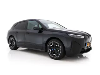 BMW iX xDrive40 High Executive 77 kWh [ 3-Fase ] (INCL-BTW) *PANO | HEAD-UP | SOFT-CLOSE | LEATHER |