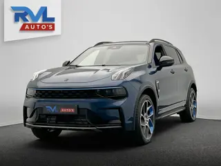 Lynk & Co 01 1.5 261PK Plug-in Hybrid *Zwarte Hemel* Stuurwiel verwarming* 360° Camera Pano/dak Appl