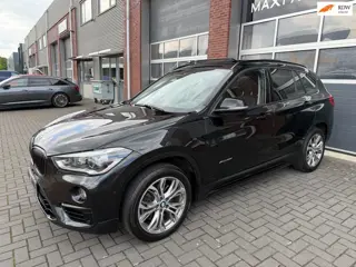 BMW X1 xDrive20i LED Pano Navi Trekhaak Stoelvw PDC Keyless