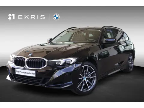 BMW 3 Serie Touring 330e Elektr. Trekhaak | Camera | Sportstoelen | Stoelverwarming | Parkeersensore