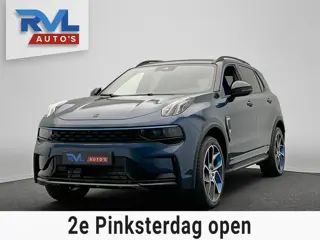 Lynk & Co 01 1.5 261PK Plug-in Hybrid *Zwarte Hemel* Stuurwiel verwarming* 360° Camera Pano/dak Appl