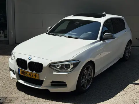 BMW 1-serie M135i xDrive High Executive l Schuifdak l Volleder l Groot Navi l Bi-Xenon l