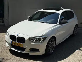 BMW 1-serie M135i xDrive High Executive l Schuifdak l Volleder l Groot Navi l Bi-Xenon l
