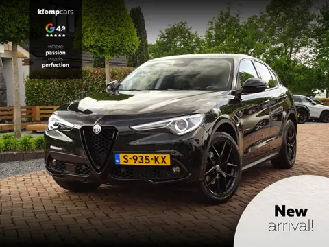 Alfa Romeo Stelvio 2.0 T AWD 280PK | Raggazzon | Zeer Netjes! | Leer | All-Black | Ti-Difusser.