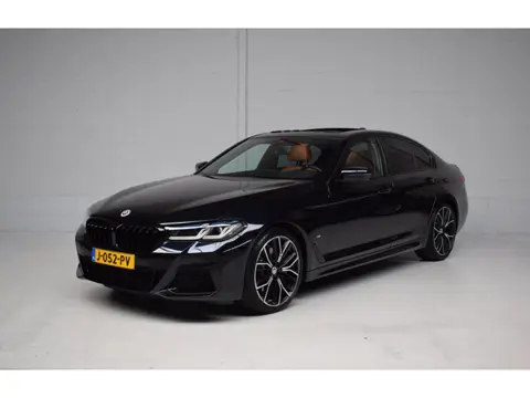 BMW 5-serie 530i 252PK AUT M-SPORT FACELIFT / SCHUIDFAK / ORG.NED / LASER / NAP / SFEERVERLICHTING /