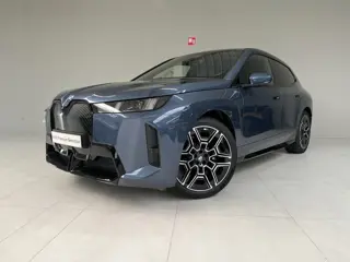 BMW iX xDrive45 101 kWh M-Sport | 22" | Driving Assistant Professional | Trekhaak | Harman Kardon | 