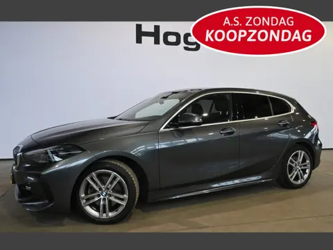 BMW 1-serie 118i Automaat High Executive M-Pakket Navigatie LED Carplay Stuur/stoelverwarming Inruil