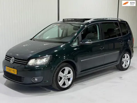 Volkswagen Touran 1.4 TSI Highline 7p. PANO - TREKHAAK - LED - NWE APK - LM VELGEN!