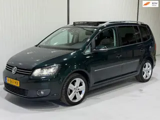 Volkswagen Touran 1.4 TSI Highline 7p. PANO - TREKHAAK - LED - NWE APK - LM VELGEN!