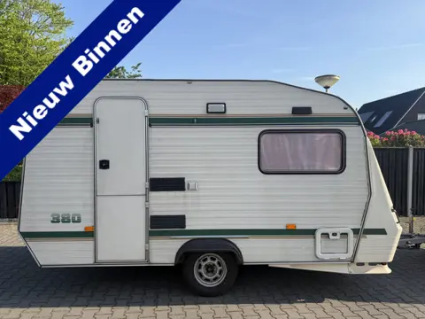 Chateau La Car 1986 – Instapklare caravan met voortent en complete inventaris! NU voor 1950,-