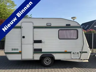 Chateau La Car 1986 – Instapklare caravan met voortent en complete inventaris! NU voor 1950,-