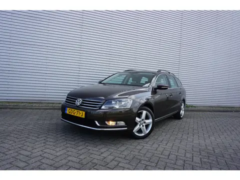 Volkswagen Passat Variant 1.4 TSI Highline BlueMotion AUTOMAAT - Climate / Navi / Cruise / Parkeers.