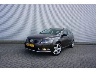 Volkswagen Passat Variant 1.4 TSI Highline BlueMotion AUTOMAAT - Climate / Navi / Cruise / Parkeers.