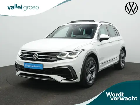 Volkswagen Tiguan 1.4 TSI 245 pk eHybrid R-Line | Panoramadak | Trekhaak | IQ Light | Achteruitrijca