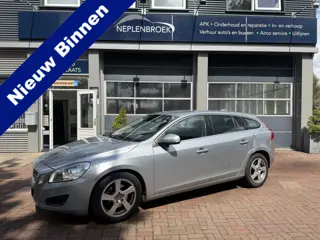 Volvo V60 2.0 D3 Momentum Bj 2012 Navi,trekhaak,clima,16inch,cv 164pk