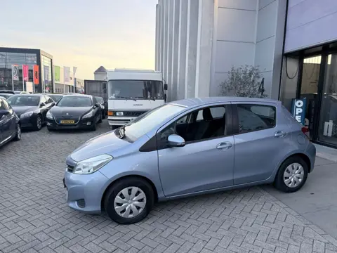 Toyota Yaris 1.3 VVT-i Now 2E EIG! AIRCO! 5DEURS! INRUIL MOGELIJK!