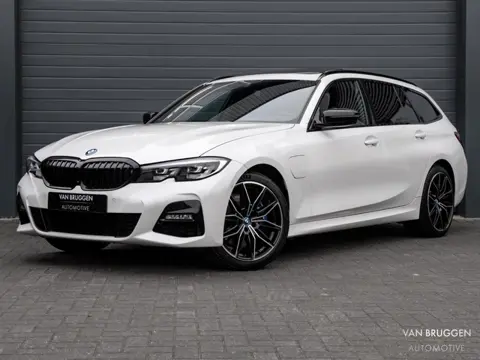 BMW 3-serie Touring 330e M-Sport Pano 360 Trekhaak Sfeer E-Stoelen