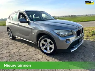 BMW X1 18i ACTIE: NU TOT €500 KORTING! | 5DRS| NAP| AIRCO| NAVI| TREKHAAK| APK |VELGEN