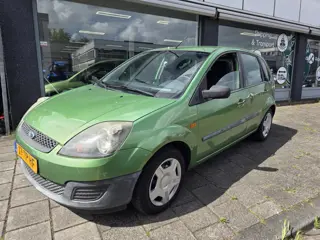 Ford Fiesta 1.4-16V Futura *Nieuwe APK *Airco WEINIG KILOMETERS