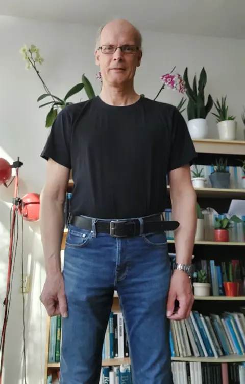 Zoek een vrouw om met lingerie te spelen.