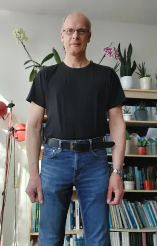 Zoek een vrouw om met lingerie te spelen.