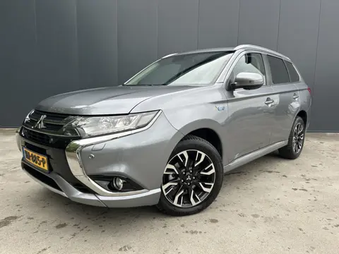 Mitsubishi Outlander 2.0 PHEV instyle+ OPEN DAK AFN TREKHAAK ECC CAMERA NAVI ADAP CRUISE LEER