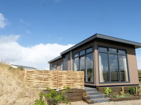 Eigentijds chalet mooi gelegen bij de vuurtoren en De Cocksdorp