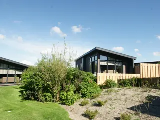 Modern chalet prachtig gelegen in de duinen bij De Cocksdorp