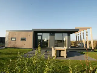 Eigentijds chalet midden in de duinen bij zee en De Cocksdorp