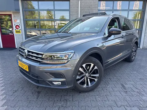 Volkswagen Tiguan 1.5 TSI ACT Highline Business R |SCHUIFDAK|TREKHAAK|