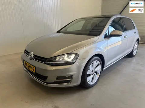 Volkswagen Golf 1.4 TSI Highline pano led pdc massage stoel half leer