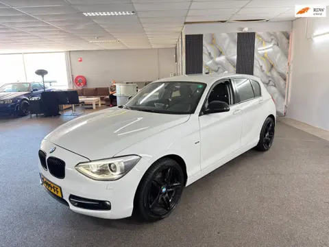 BMW 1-serie 118i Apk Nieuw,Bi-Xenon,Carplay,Clima,Parksensor,N.A.P,Lm velgen,2 sleutels+Boekjes,Tops