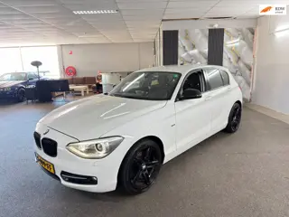 BMW 1-serie 118i Apk Nieuw,Bi-Xenon,Carplay,Clima,Parksensor,N.A.P,Lm velgen,2 sleutels+Boekjes,Tops