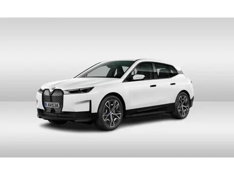 BMW iX xDrive40 High Executive 77 kWh | 22" | Luchtvering | Trekhaak | Driving Assistant Professiona