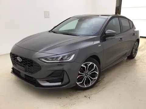 Ford Focus 1.0 EcoBoost Hybrid ST Line X | Trekhaak afn. | 18 inch | Digitale boordcomputer | Ford P