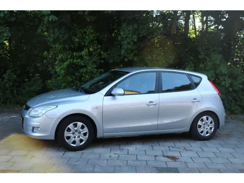Hyundai i30 1.6i Dynamic APK nieuw airco trekhaak afneembaar