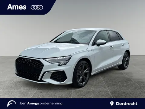 Audi A3 Sportback 40 204pk TFSI e S Line MMI navigatie plus MMI touch | Parkeerassistent | Autom. ai