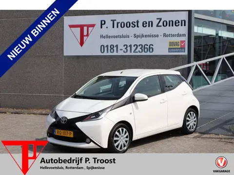 Toyota Aygo 1.0 VVT-i x-play Dealeronderhouden! Achteruitrijcamera/Airco/Bluetooth/Nederlandse auto!