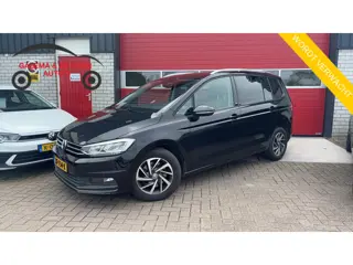 Volkswagen Touran 1.4 TSI Highline Business R 7p AUTOMAAT / FULL LED / TREKHAAK / CARPLAY / STOELVER