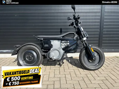 BMW CE 02 Cosmic black (bj 2024, automaat)