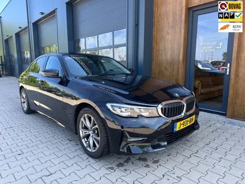 BMW 3-serie 320i Executive Edition l trekhaak l pdc l